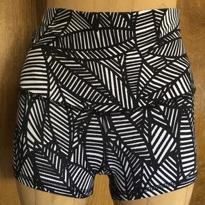 lululemon *palm print short